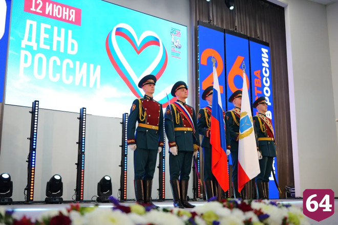 Губернатор вручил награды жителям Саратовской области